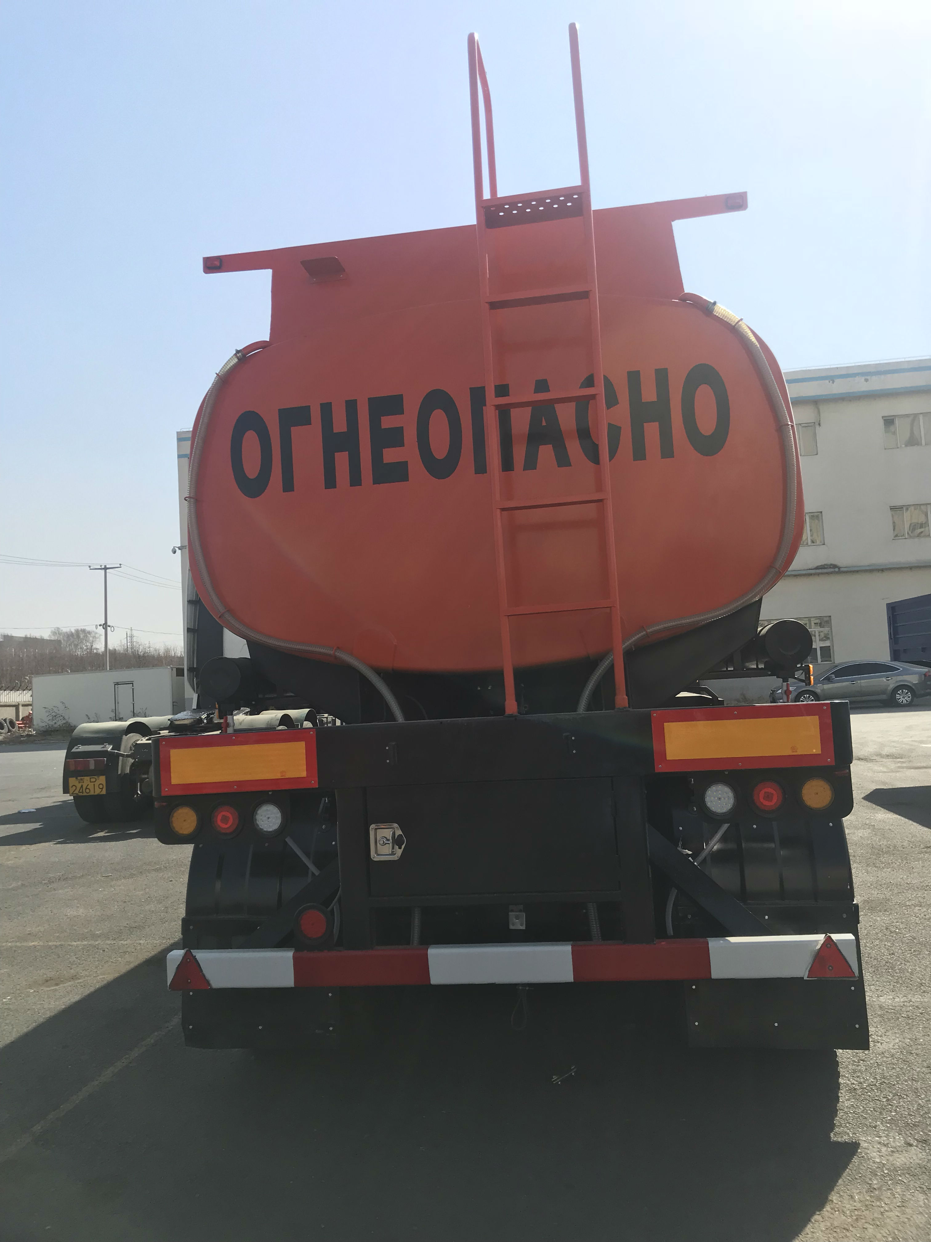 運(yùn)油半掛車(chē) (1).jpg